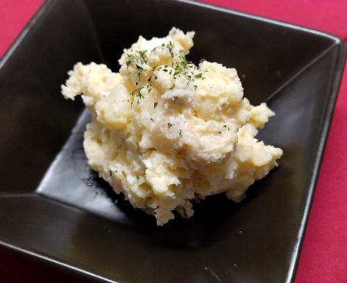 HIGHBALLのための燻玉ポテトサラダ