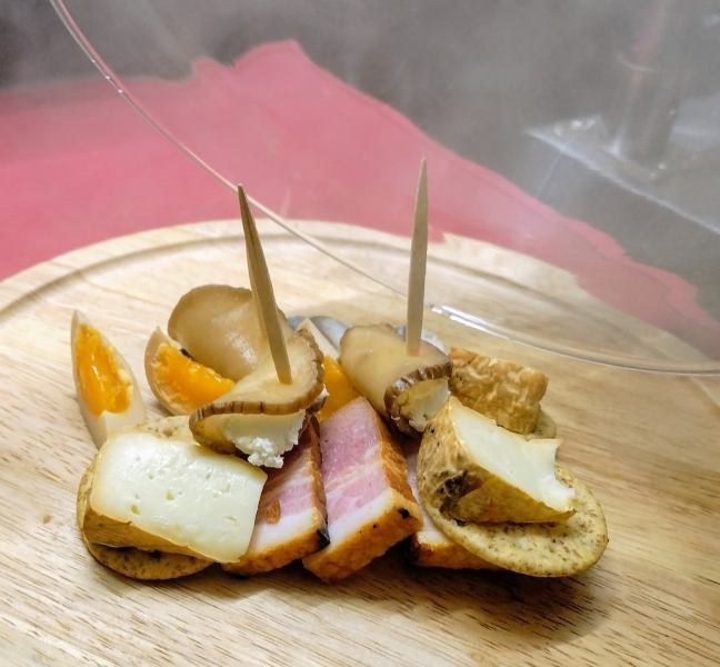 【ハイボールといえばスモーク！】燻製盛合せ