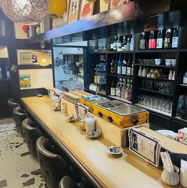 おひとり様でも安心！カウンター席8席ございます！