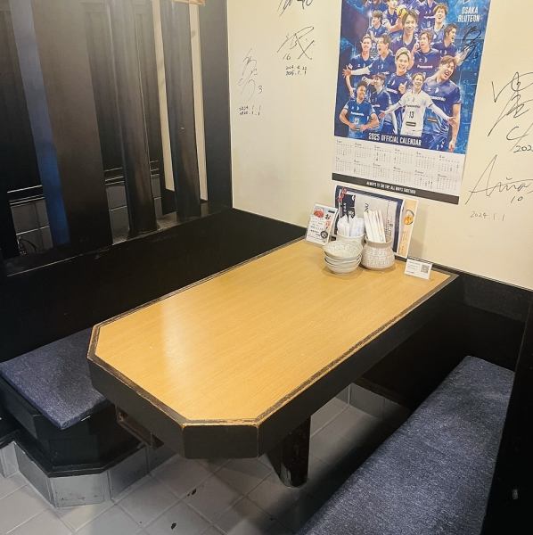 テーブル席は4名様、5名様、2卓ございます！