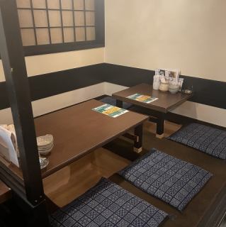一楼设有可容纳2人和4人的榻榻米座位。