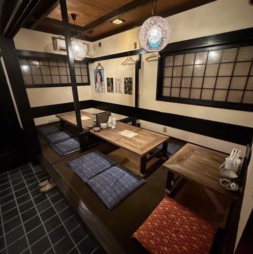 <p>一階お座敷2名様、4名様、6名様のお座敷!最大12名様までご案内できます!</p>