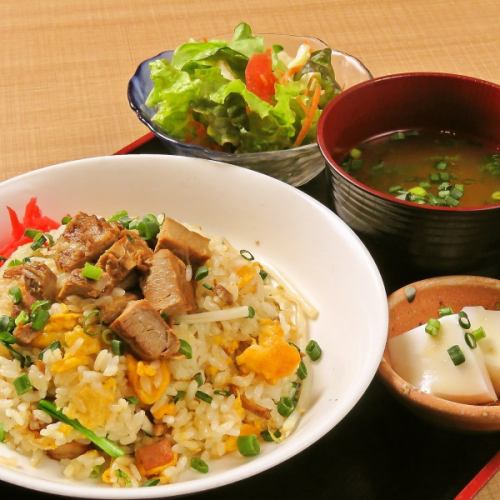[Lunch 11: 30 ~ 14: 00] Full volume! Okinawa lunch ♪