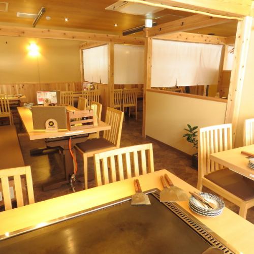 A spacious restaurant with hotplate seating