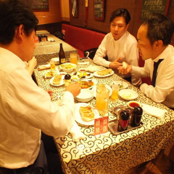 午餐每天更换，850 日元起。有一些常客几乎每天都会来。照片显示的是后面的桌子座位。最多18人OK！