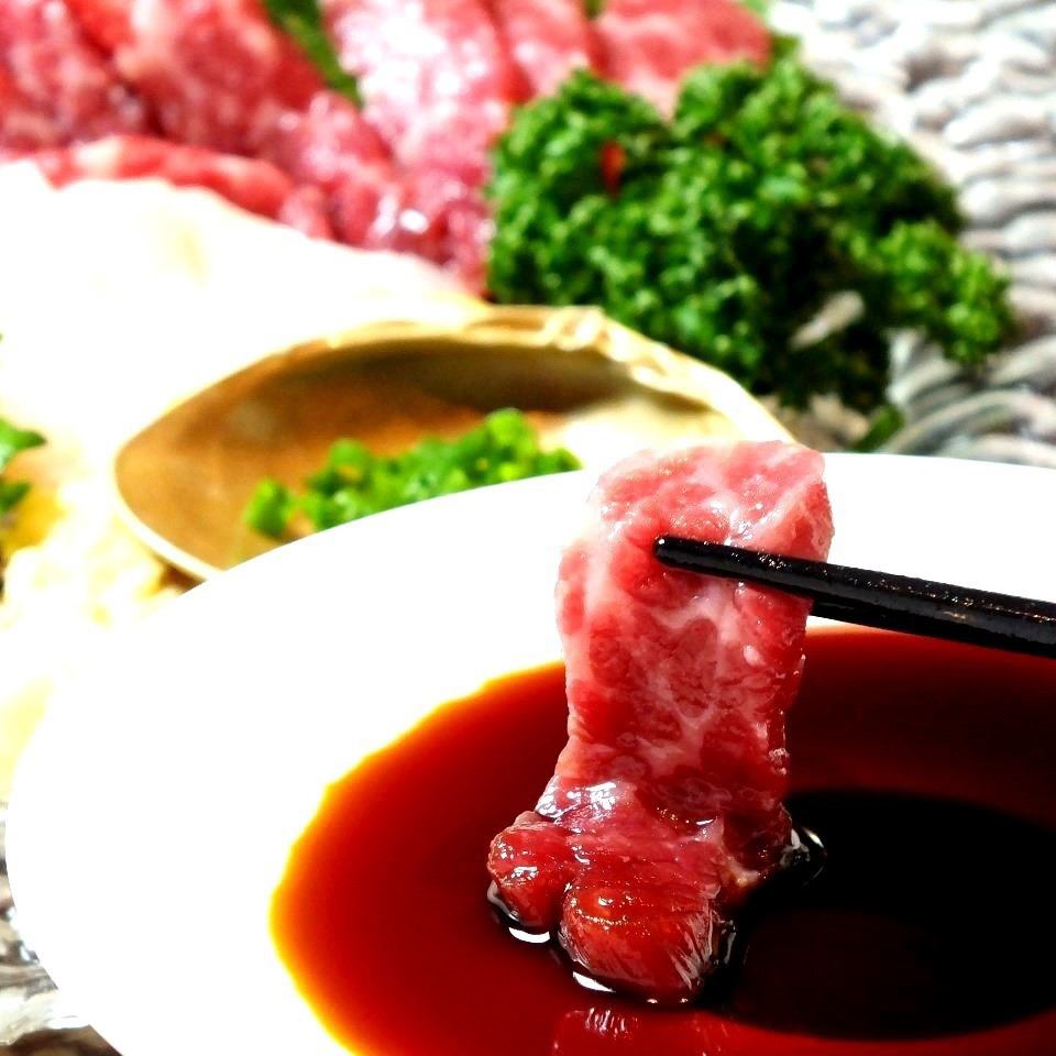 Marbled horse sashimi of the course and all-you-can-eat Japanese black beef ribs