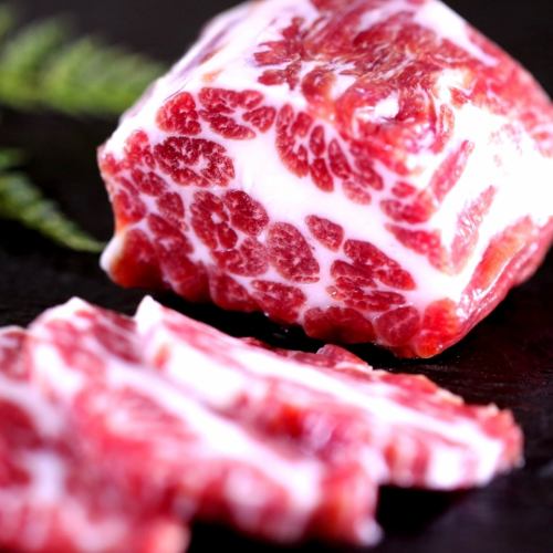 Assorted marbled horse meat from Kumamoto prefecture, served with mane