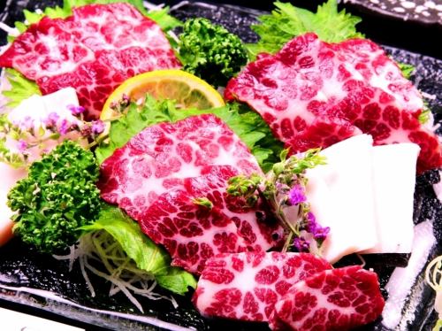 Directly from Kumamoto! Marbled horse meat sashimi with mane