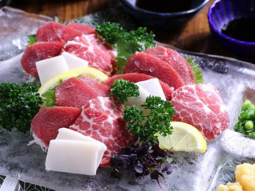 Assorted marbled horse meat from Kumamoto prefecture, served with mane