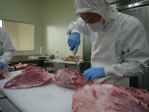 仕入れから精肉まで一貫