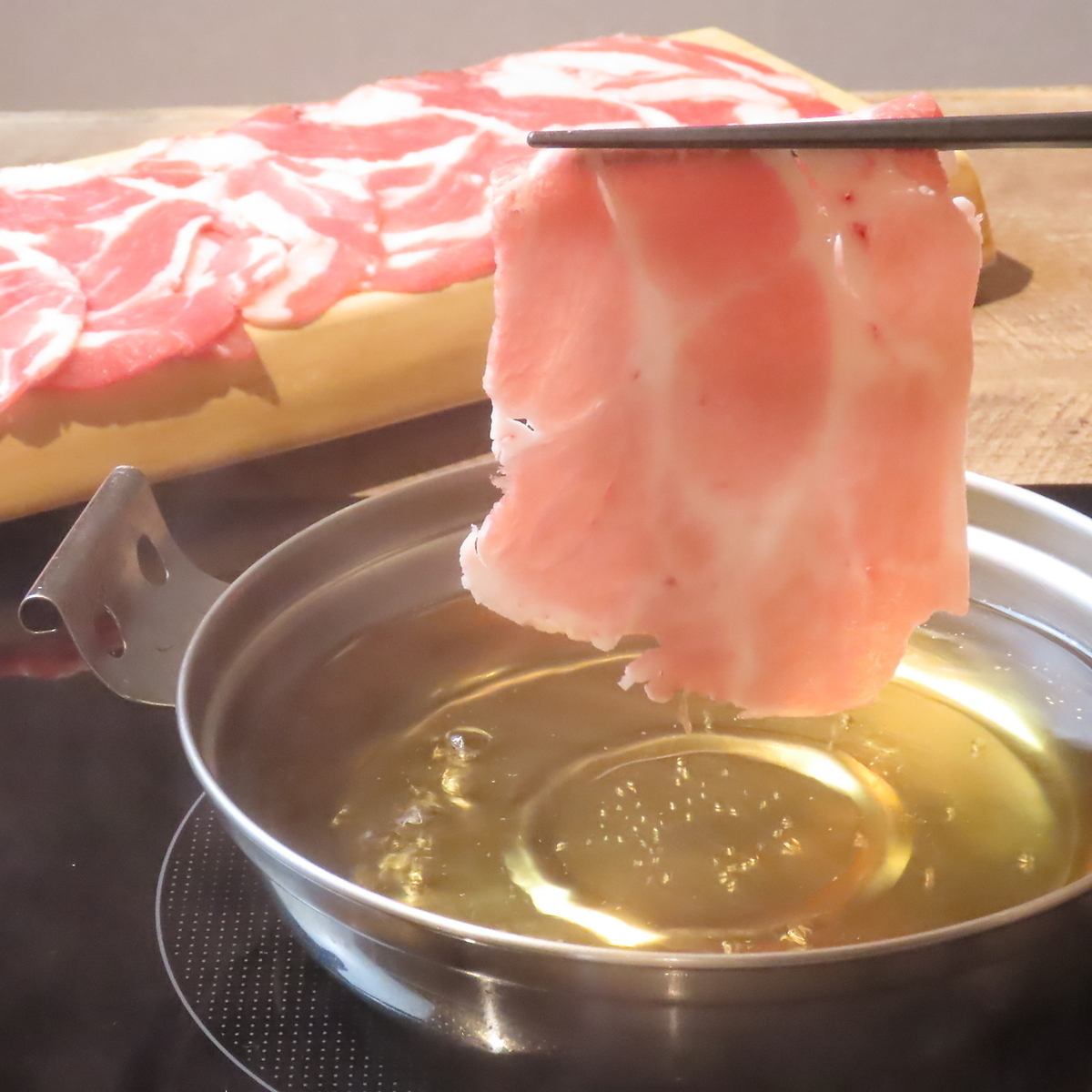 "Perfect for the cold winter" We offer golden broth shabu-shabu and motsunabe ♪