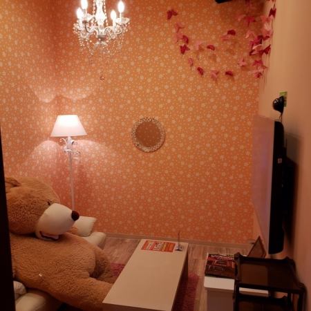 [Elegant Room] "Elegant Room" that can accommodate up to 4 people.You can spend a relaxing time here in a fairy tale atmosphere.If you take a picture with Okukuma-chan, it will look great on SNS ☆ This is a non-smoking room, so please do not worry if you do not like the smell of cigarettes.