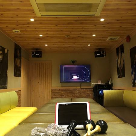 [Party Room] A party room that can accommodate up to 15 people.This room is perfect for those who love karaoke.Smoking is allowed in this room, so it is perfect for company banquets and welcome and farewell parties ☆ Enjoy everyone together ◎