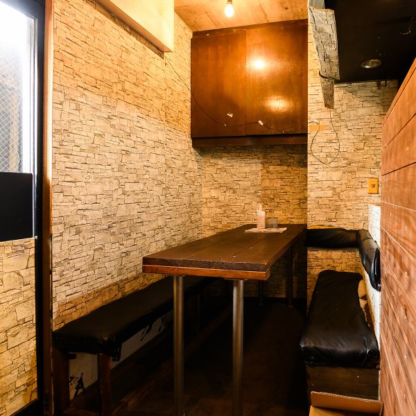 当店駐車場完備♪数に限りがありますのでご来店の際にお問い合わせください。コザの大人気店の待望の2号店！人気の秘密は店主こだわりの食材、熟練の技術で仕上げるお料理。地元密着型の安心価格なのも嬉しい♪