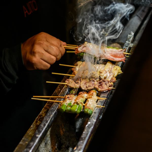 お仕事帰りのちょっとした飲み会やご友人とのご会食、女子会にもいかがでしょうか？串1本からでもお待ちしております♪飲み放題にはなんと日本酒も含まれています♪