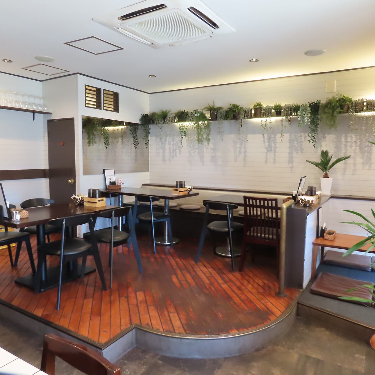 隠れ家のような店内◎どなたにでも楽しんでご利用いただけます♪