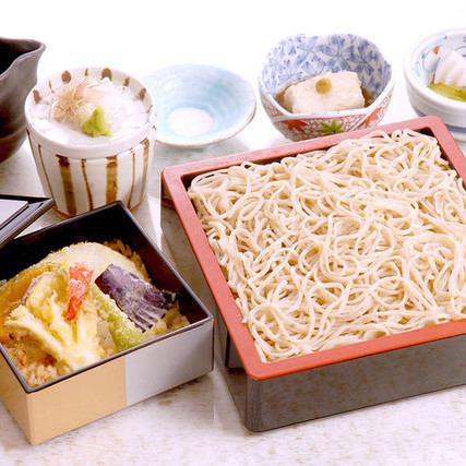 Seiro soba (udon) and small tempura rice bowl