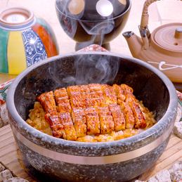 [You can enjoy this dish two or three times] The sauce is even more fragrant on the piping hot stone! Our famous stone-grilled hitsumabushi