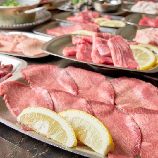 "All-you-can-eat plan" Domestic beef yakiniku and other items [80 items in total] Sunday to Thursday and public holidays 4,500 yen → 2,980 yen (tax included)