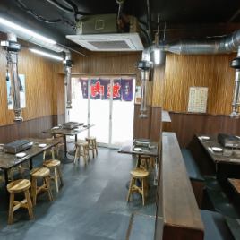 可以直接来哦♪ 非常适合“下班后”或者“和朋友一起吃饭”！价格实惠的复古休闲烤肉店♪ 可容纳4人的舒适座位★桌子可以移动，因此聚会时请随时联系我们！！ #烤肉 #梅田 #和牛 #无限畅饮 #女生之夜 #生日 #约会