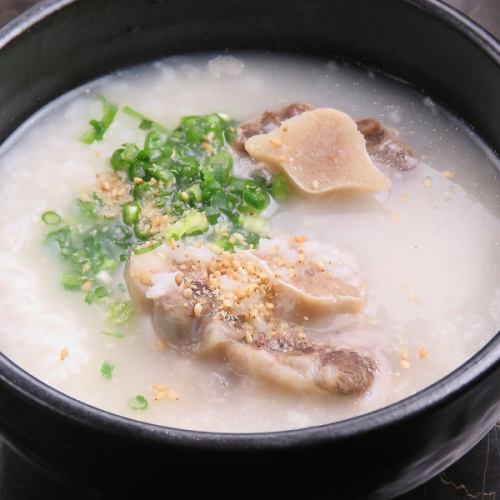 我们还提供多种韩国料理和烤肉配菜。