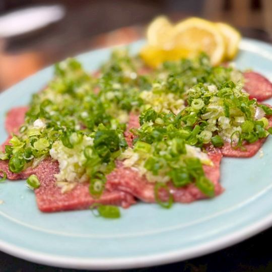 We recommend the high-quality, carefully selected Wagyu beef yakiniku.