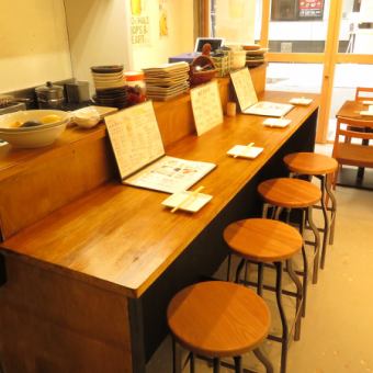 カウンター４席あります★デートや会社帰りのサクのみにおすすめ