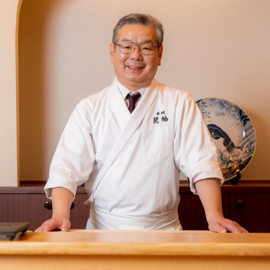 將軍：箕輪勝美 1967年出生。“我們希望年輕人能隨意享用江戶前壽司。“考慮到這一點，我每天都面對壽司。
