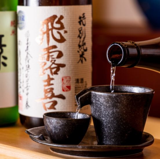 The sake is full of the owner and shopkeeper's commitment, and we have a selection of items that connoisseurs like, such as "Tengumai", "Shogaku", "Midorikawa", and "Jikon".