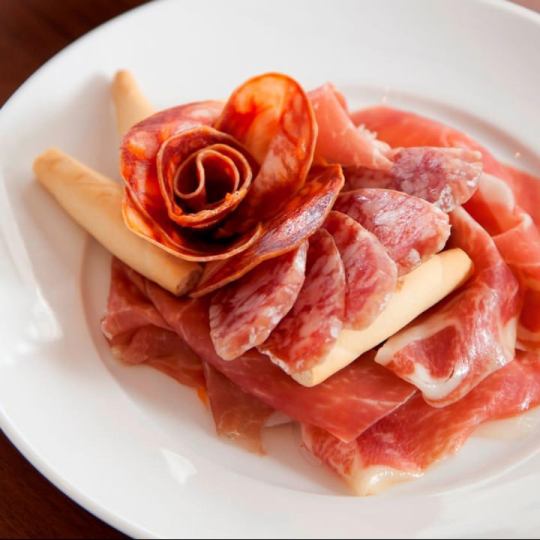 Carefully selected raw ham & salami