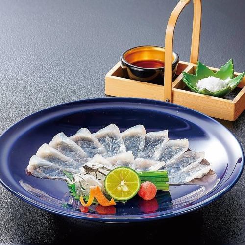 [人気の逸品]　とらふぐのお造り