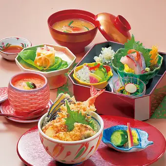 てまり御膳 【8品】 2728円(税込)
