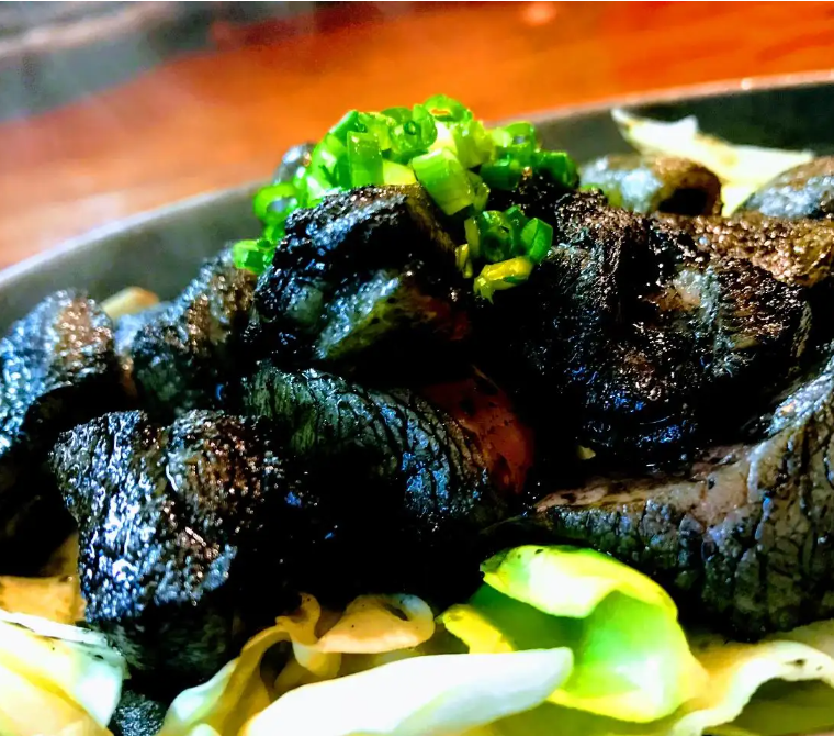 当店名物！「さつま知覧鷄もも焼き」をぜひ、ご賞味ください♪