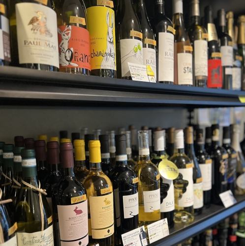 [We have over 800 types of carefully selected delicious wines]! Please feel free to enjoy delicious casual wines♪