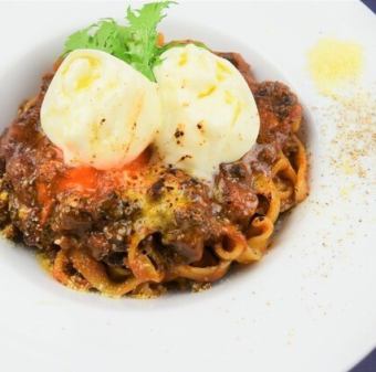 The ultimate broiled meat sauce tagliatelle that melts with burrata cheese