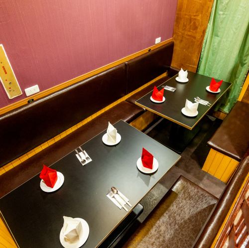 少人数4名様から12名様までご利用いただける個室のご紹介です。こだわりのインテリアやお部屋を照らし出す明るい照明が賑やかな時間を演出します♪