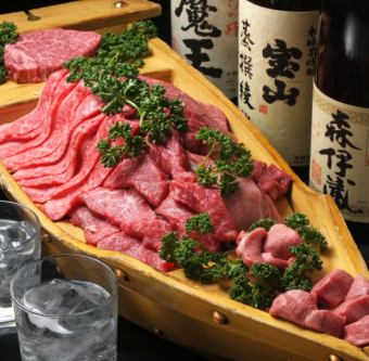 【附无限畅饮】除了和牛船盛以外，还可以品尝到各种高级肉类的高级套餐！共8～10道菜品◆6,600日元