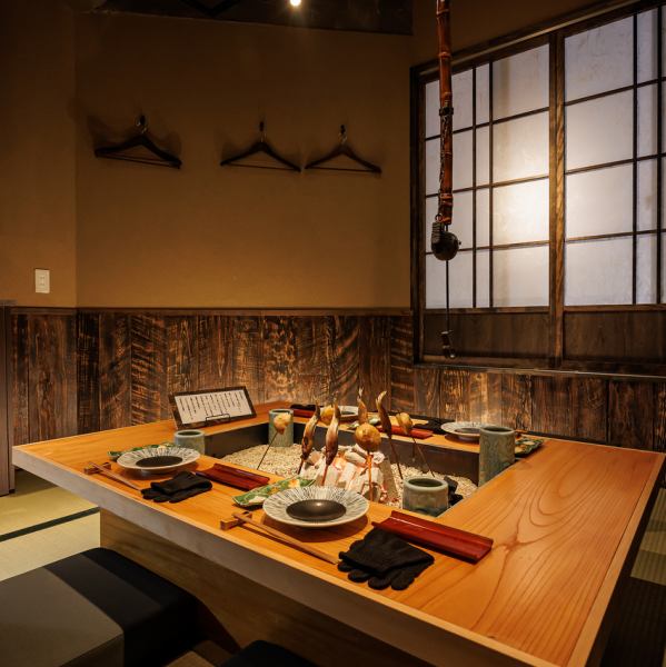 【名古屋駅近くの繁華街に佇む隠れ家料亭】金山の街に居る事を忘れてしまう囲炉裏を囲んだ料亭個室です。大切な方との大切のお時間を過ごして頂けますと幸いです。