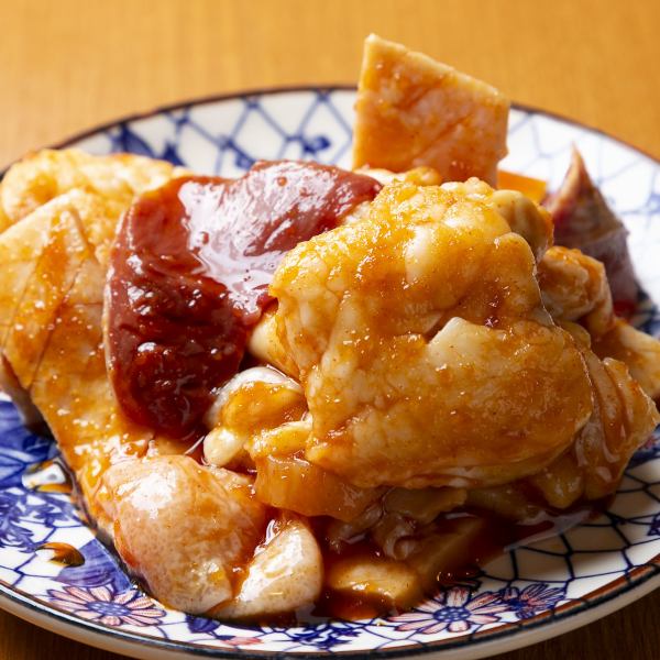 【安東に来たらこれは食べて！】ホルモン盛り合わせ 2,200円(税込)