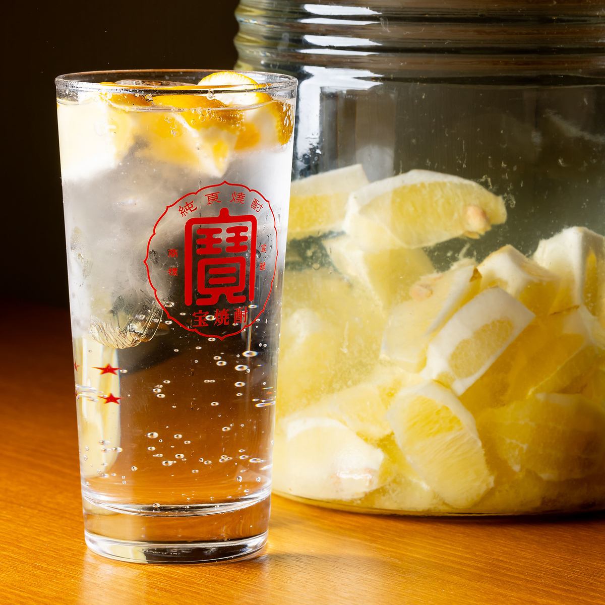 当店自慢のレモンサワーをはじめとするドリンク各種飲み放題も◎
