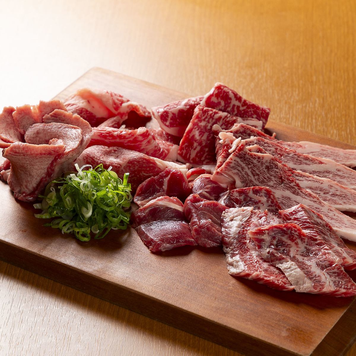 特上デカ肉など、当店こだわりのお肉を存分に味わってください♪