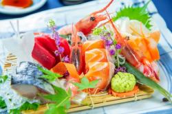 刺身盛り合せ