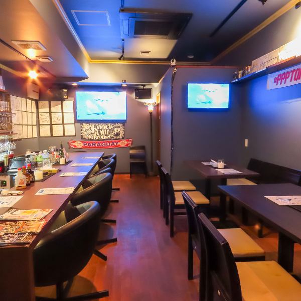 周りを気にせず盛り上がりたい夜には、店舗の貸切がおすすめ!10名様から最大20名様まで対応可能で、歓送迎会や二次会などの各種パーティーに最適です。1曲100円(税込)でお楽しみいただけるカラオケも完備しております。貸切限定の飲み放題もお気軽にご相談ください。