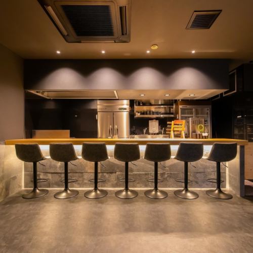 The popular counter seats are excellent for companions and dates.You can enjoy kushiyaki (grilled skewers) and delicacies prepared by Japanese chefs with recommended sake.The private space is outstanding, so you can forget about time and spend your time slowly.