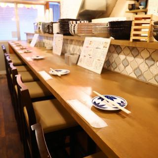 [On a date] Enjoy delicious sake at the counter seats♪