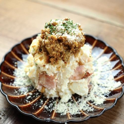 ポテトサラダ　キーマカレーのせ