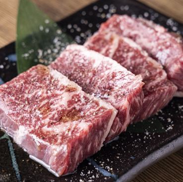 落ち着いた雰囲気の店内でごゆっくり料理をお楽しみください。