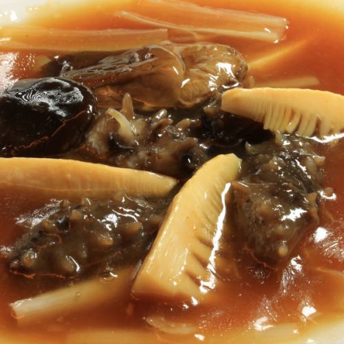 Sea cucumber stewed in soy sauce / sea cucumber and shrimp roe stew
