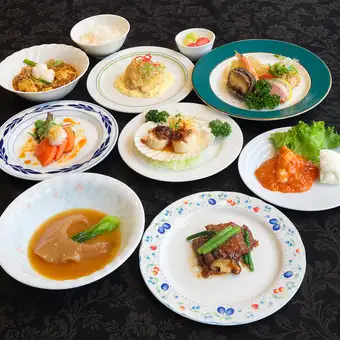 [Perfect for business entertaining and special banquets] Private room with whole braised shark fin ☆ 2-hour all-you-can-drink included (tax included) 12,000 yen. Individual servings available for groups of 3 or more.