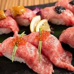 本格肉寿司や鉄板ステーキなどお肉料理も豊富に揃ってます♪